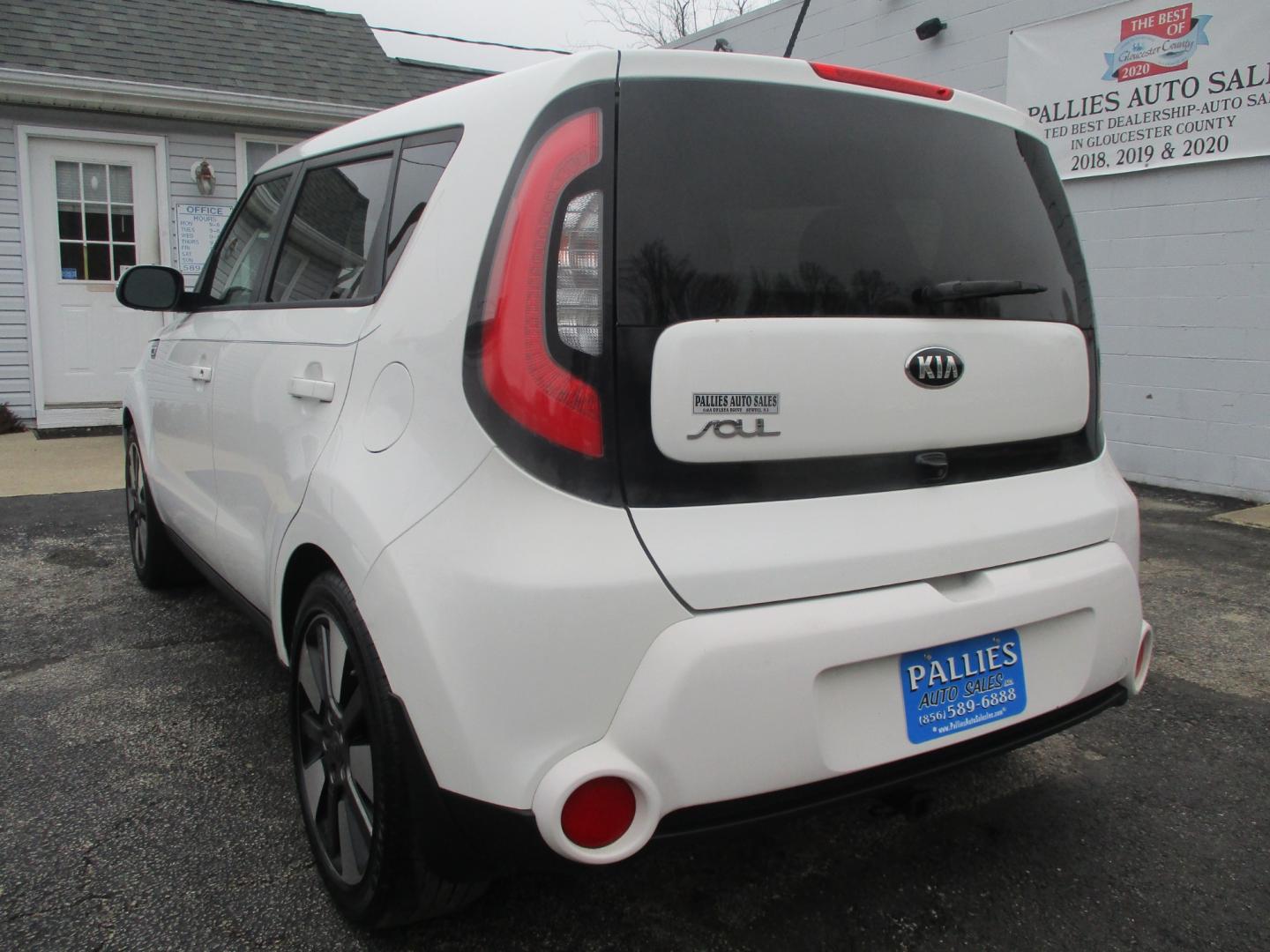 2015 WHITE Kia Soul (KNDJX3A56F7) with an 2.0L L4 DOHC 16V engine, AUTOMATIC transmission, located at 540a Delsea Drive, Sewell, NJ, 08080, (856) 589-6888, 39.752560, -75.111206 - Photo#3